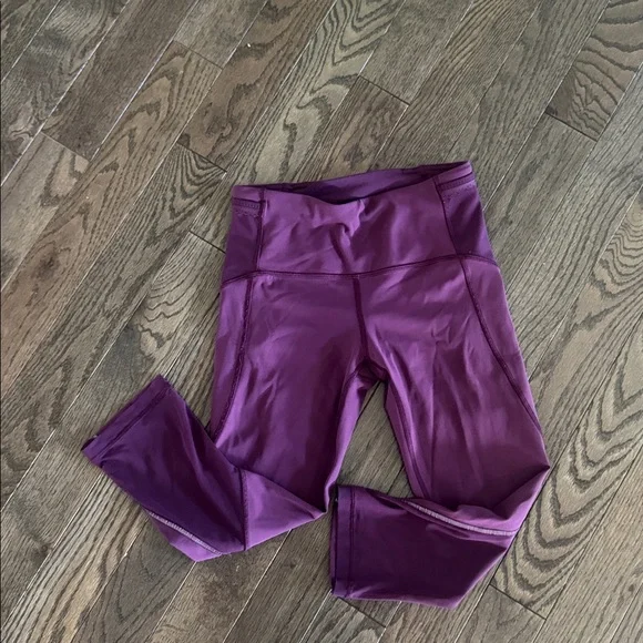 LuluLemon Purple Leggings capri small - Picture 2 of 3